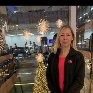 Meet your Posher, Laurie